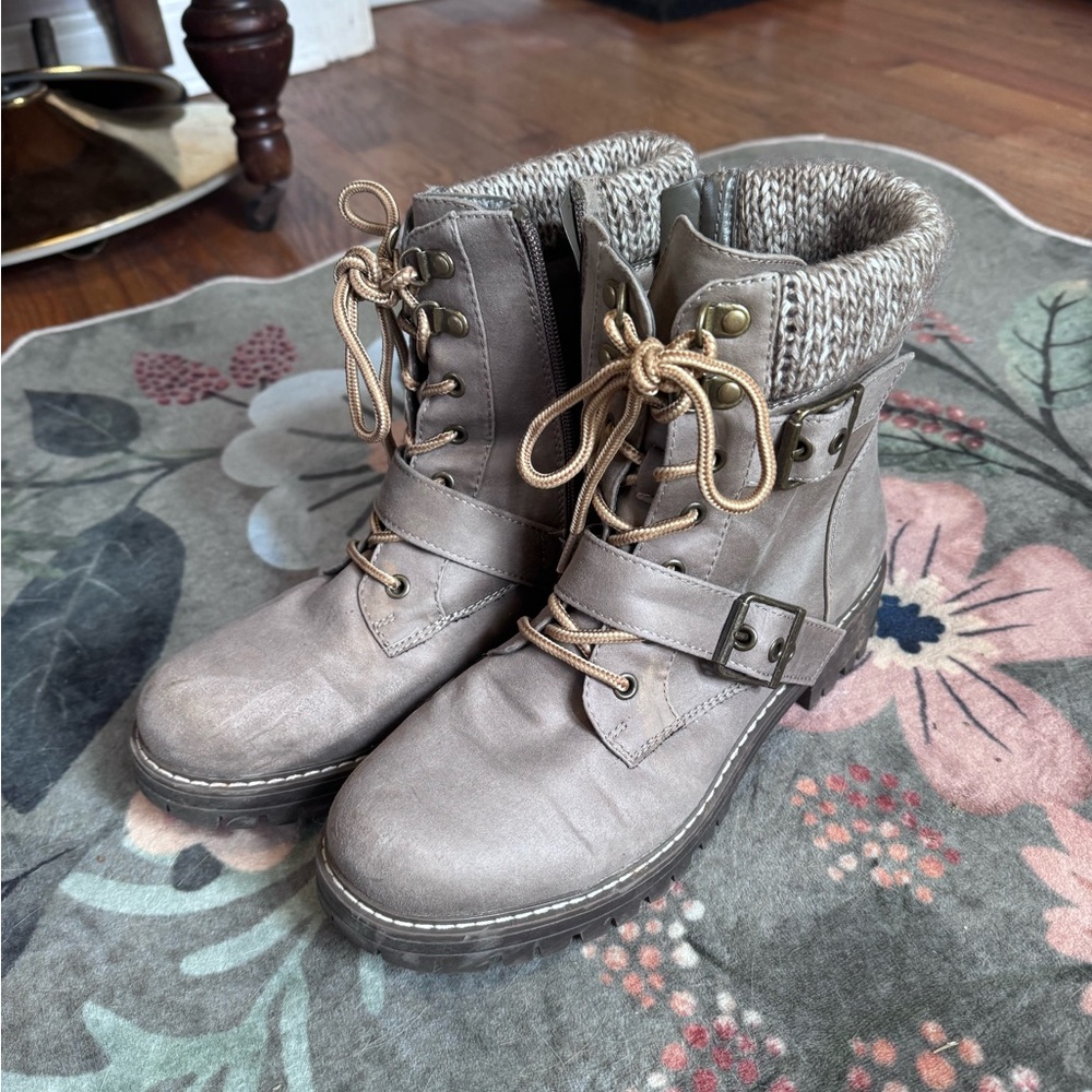 Winter boots - image 1